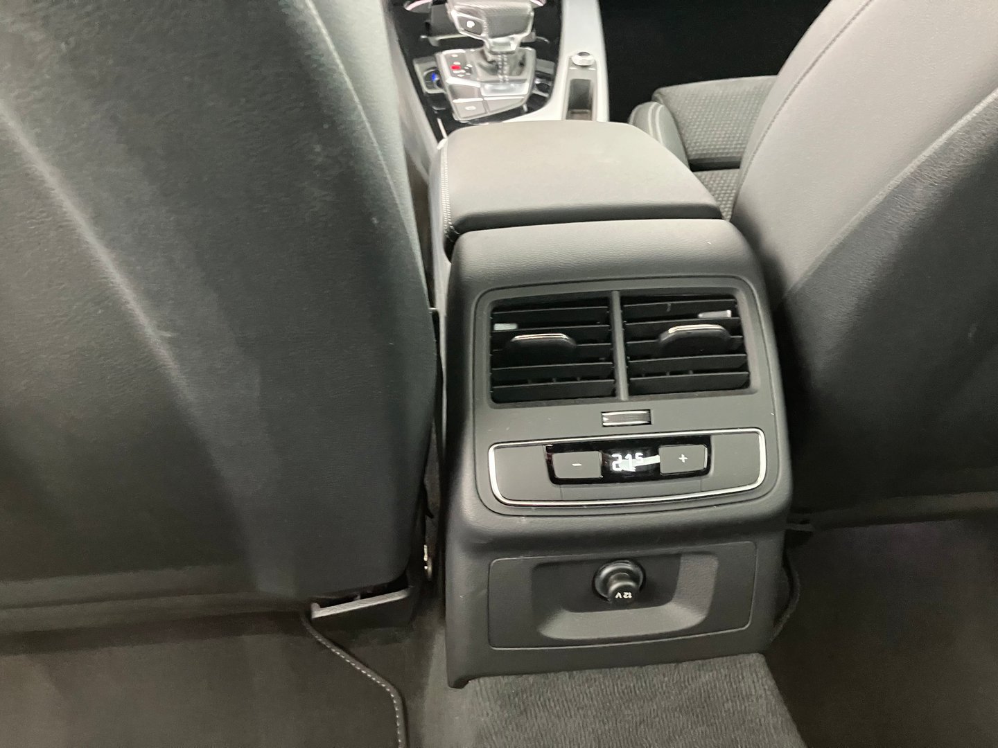 Audi A4 Limousine 40 TDI S line | Bild 23 von 25