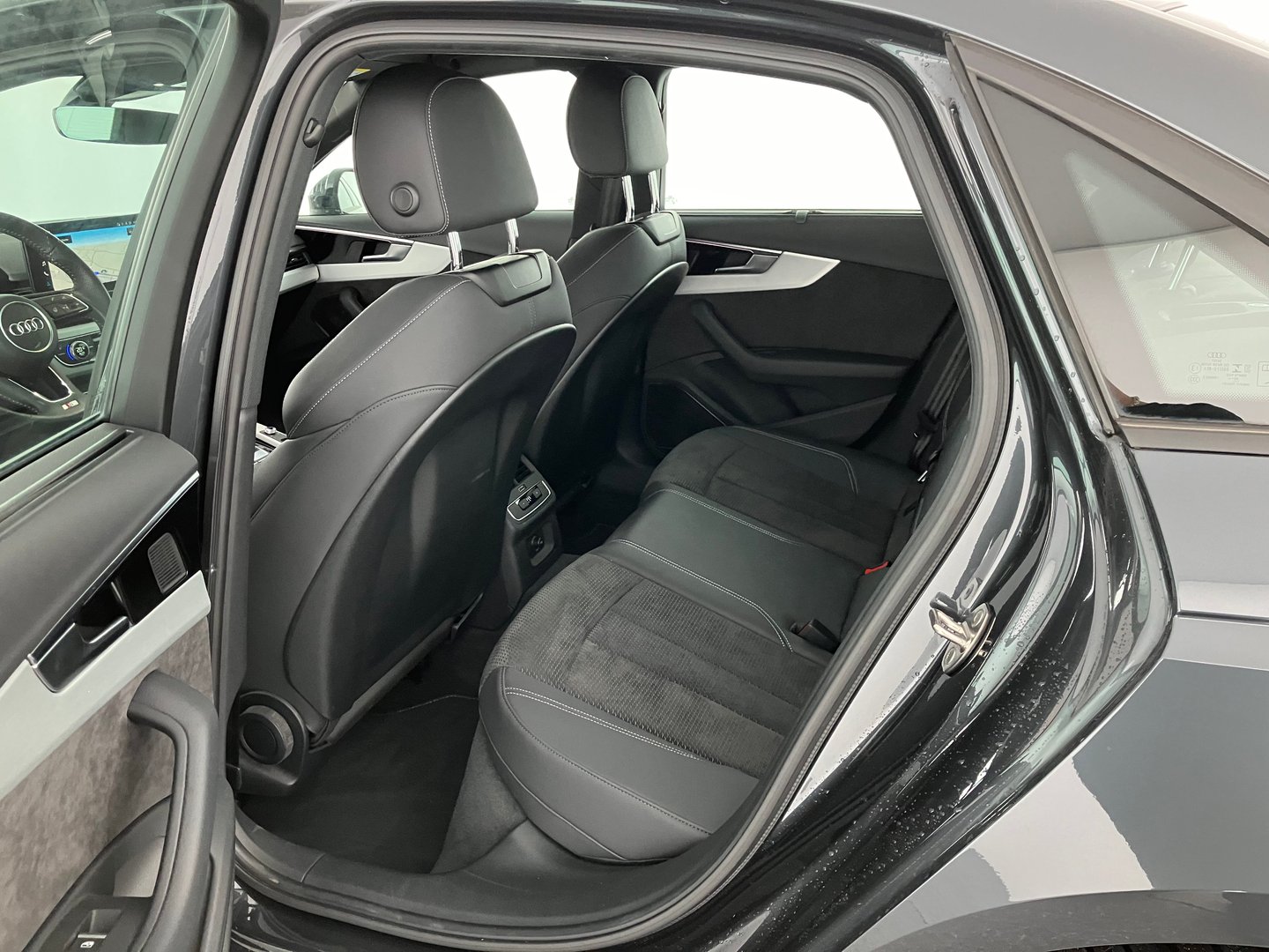 Audi A4 Limousine 40 TDI S line | Bild 8 von 11