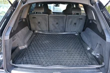 Audi Q7 50 TDI quattro S line in schwarz - metallic-perleffektno