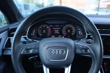 Audi Q7 50 TDI quattro S line in schwarz - metallic-perleffektno