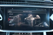 Audi Q7 50 TDI quattro S line in schwarz - metallic-perleffektno