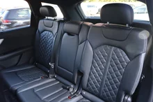 Audi Q7 50 TDI quattro S line in schwarz - metallic-perleffektno