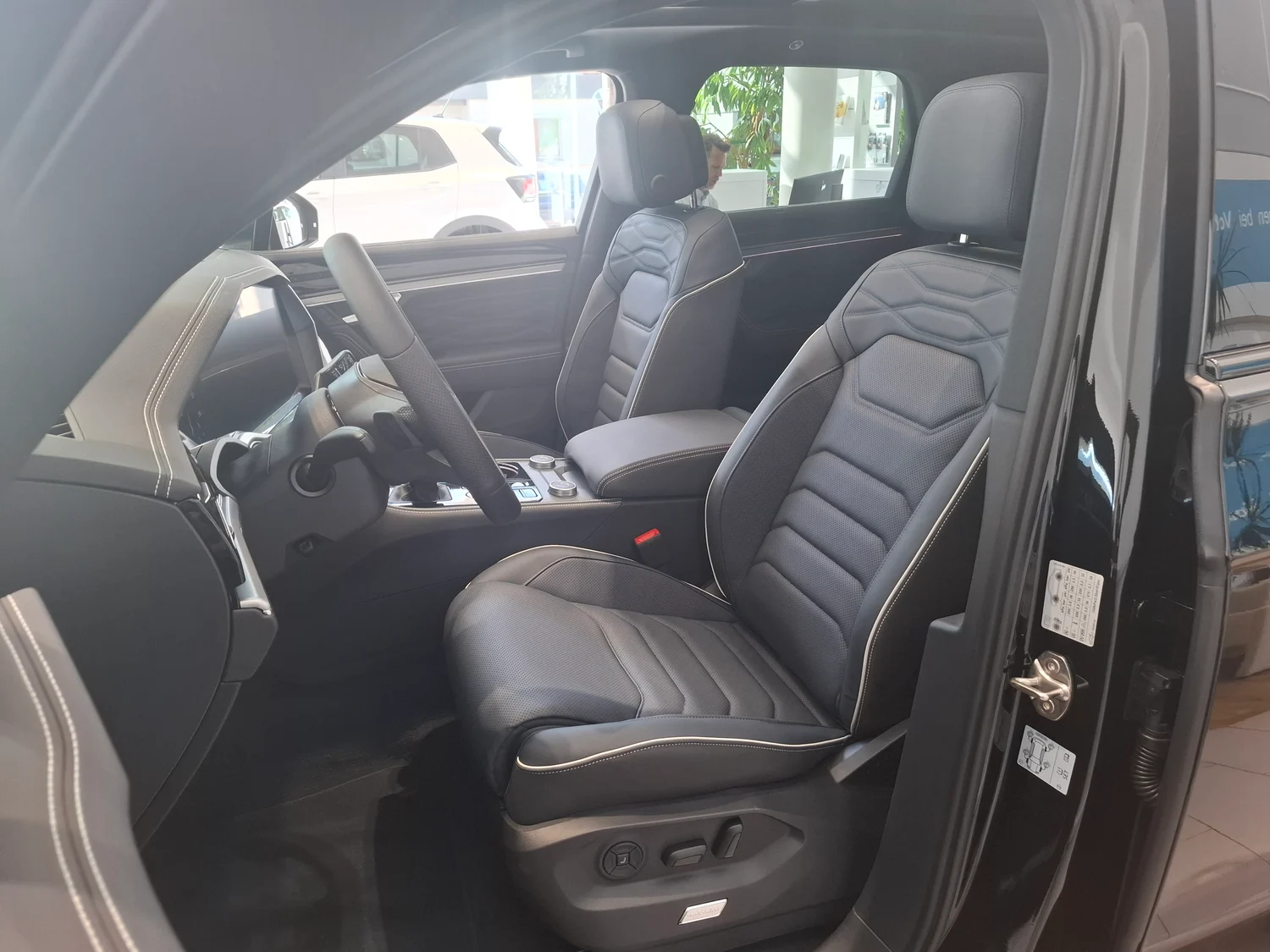 Bild eines Touareg R-Line TDI 4M. Final Edition