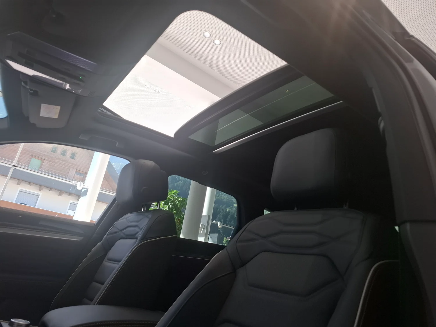 Bild eines Touareg R-Line TDI 4M. Final Edition