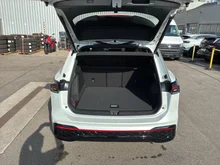 VW Tiguan Sport eHybrid DSG 150 kW in Oryxweiß Perlmutteffekt