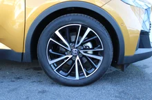 Toyota C-HR 2,0 Hybrid E-CVT Lounge Premiere Edition in Sulfurgold/Onyx Black