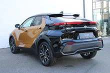 Toyota C-HR 2,0 Hybrid E-CVT Lounge Premiere Edition in Sulfurgold/Onyx Black