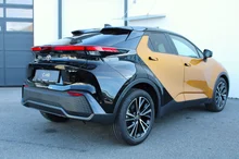 Toyota C-HR 2,0 Hybrid E-CVT Lounge Premiere Edition in Sulfurgold/Onyx Black
