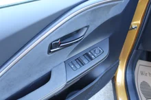 Toyota C-HR 2,0 Hybrid E-CVT Lounge Premiere Edition in Sulfurgold/Onyx Black