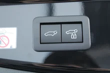 Toyota C-HR 2,0 Hybrid E-CVT Lounge Premiere Edition in Sulfurgold/Onyx Black