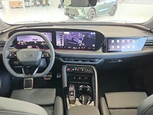 Audi Q5 e-hybrid quattro 270 KW in Daytonagrau Perleffekt