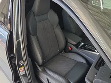 Audi Q5 e-hybrid quattro 270 KW in Daytonagrau Perleffekt