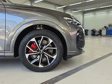 Audi Q5 e-hybrid quattro 270 KW in Daytonagrau Perleffekt