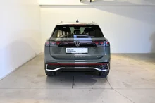 VW Tiguan R-Line eTSI DSG in Cipressino-Grün Metallic