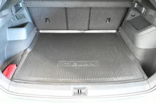 VW Tiguan R-Line eTSI DSG in Cipressino-Grün Metallic