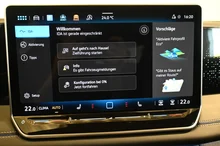 VW Tiguan R-Line eTSI DSG in Cipressino-Grün Metallic