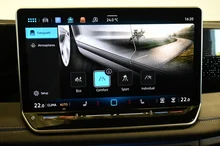 VW Tiguan R-Line eTSI DSG in Cipressino-Grün Metallic