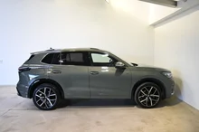 VW Tiguan R-Line eTSI DSG in Cipressino-Grün Metallic