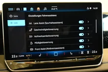 VW Tiguan R-Line eTSI DSG in Cipressino-Grün Metallic