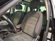 VW Tiguan Sky TSI in Deep Black Perlef.