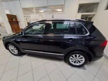 VW Tiguan Sky TSI in Deep Black Perlef.