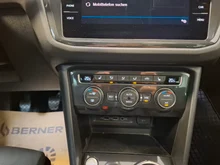 VW Tiguan Sky TSI in Deep Black Perlef.
