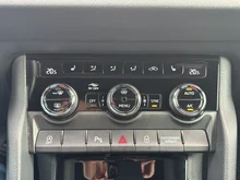 Škoda Karoq SPORTLINE TSI DSG ACT in Black-Magic Perleffekt
