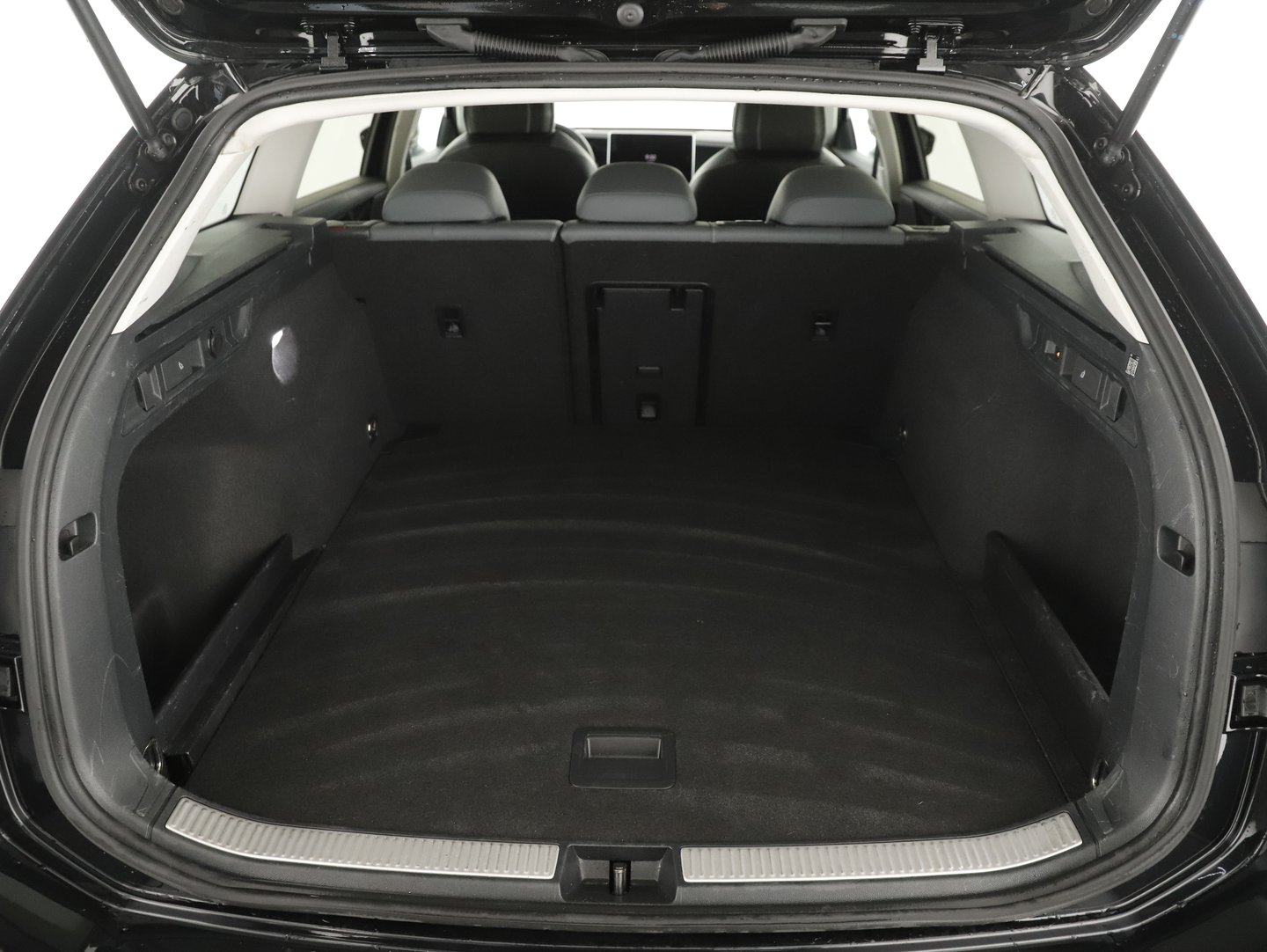 VW Passat Variant Business eTSI DSG | Bild 21 von 24