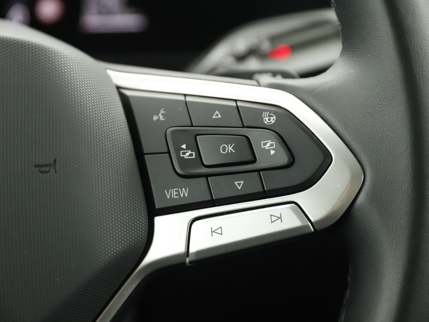 VW Passat Variant Business eTSI DSG | Bild 13 von 24