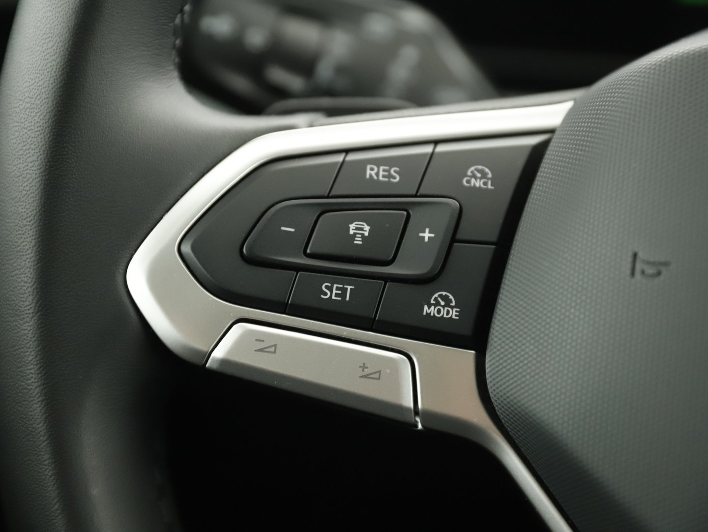VW Passat Variant Business eTSI DSG | Bild 12 von 24