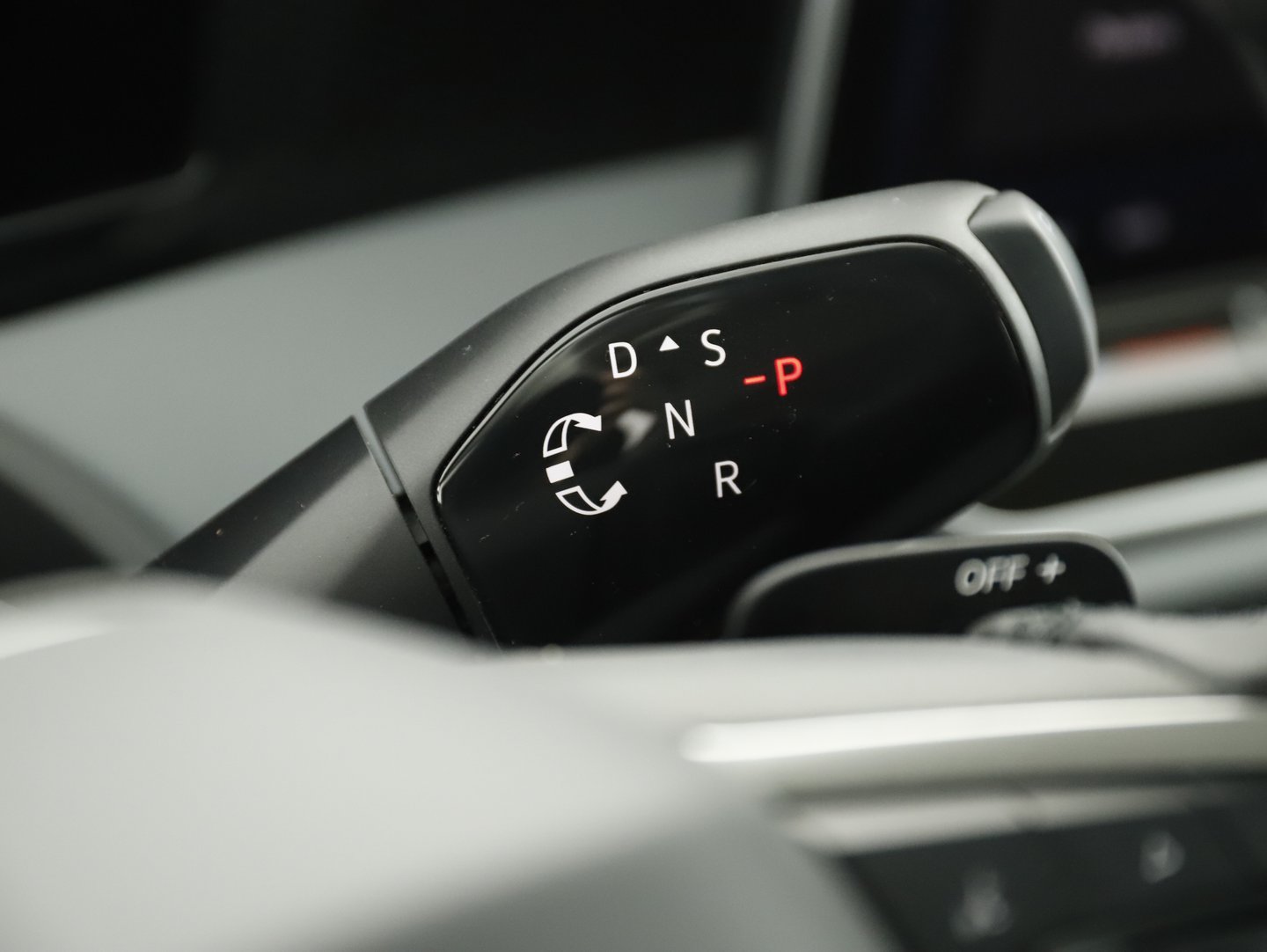 VW Passat Variant Business eTSI DSG | Bild 14 von 24