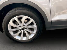 VW T-Roc Life TSI DSG in Pyritsilber Metallic