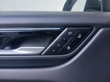 Porsche Macan 4 in vulkangraumetallic