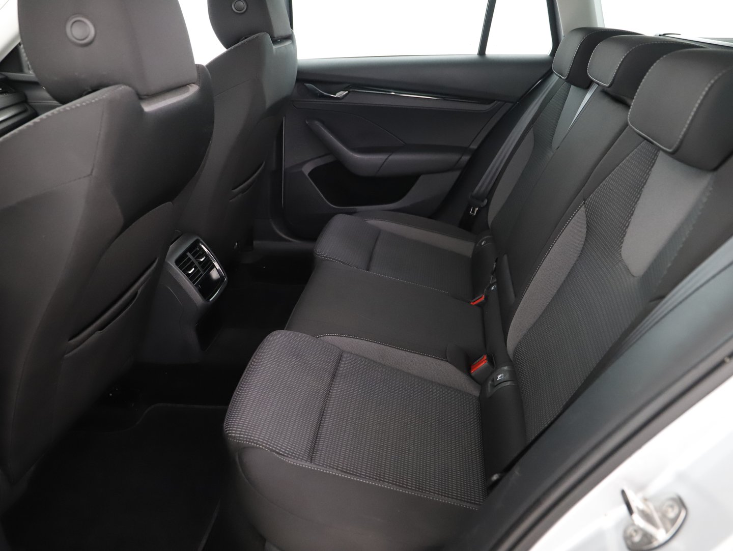 Škoda OCTAVIA Combi Ambition TDI DSG | Bild 24 von 30