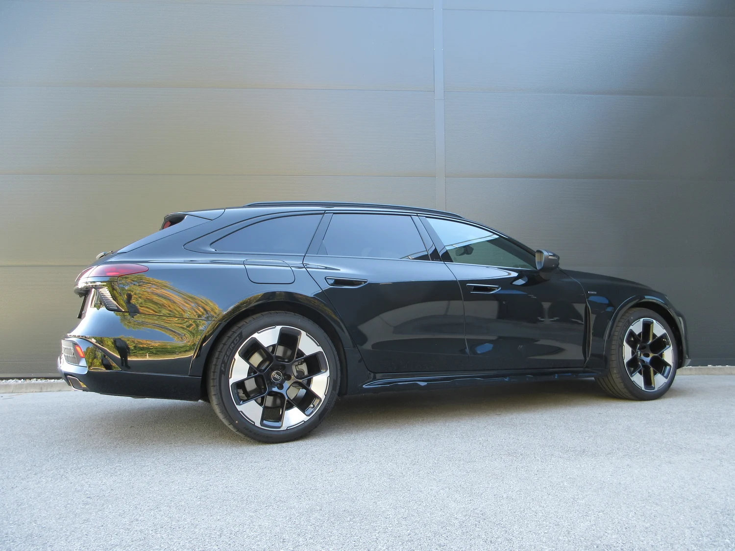 Bild eines A6 allroad e-hybrid quattro 270 kW