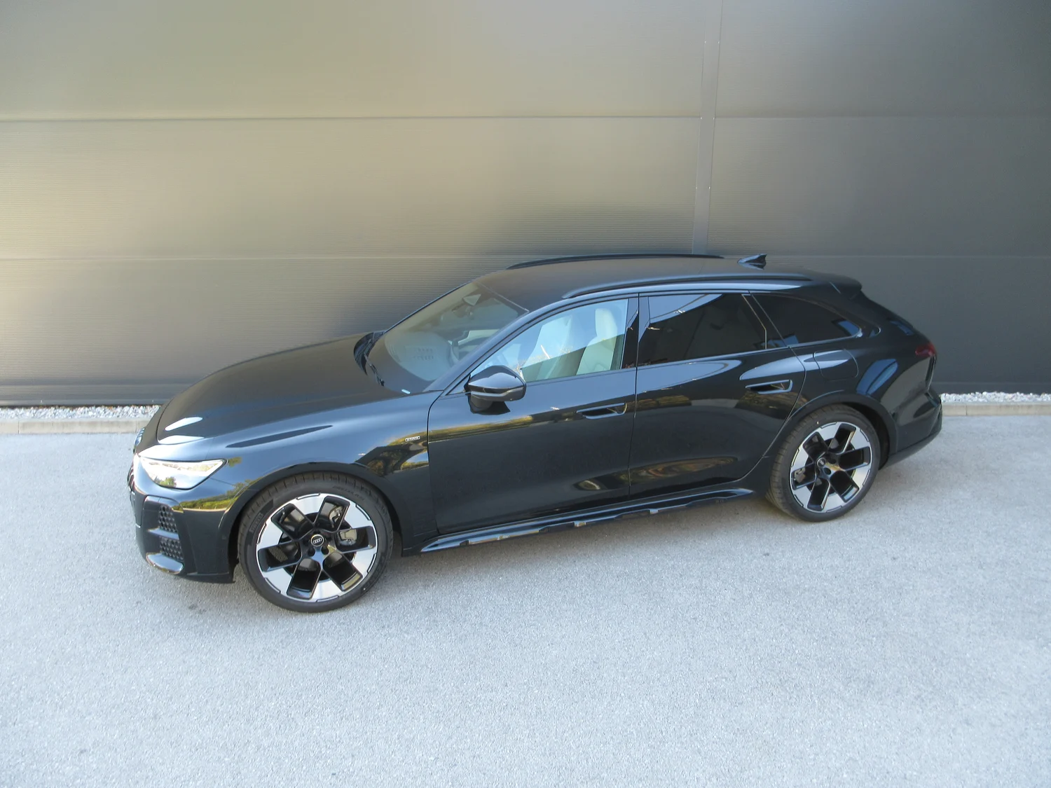 Bild eines A6 allroad e-hybrid quattro 270 kW