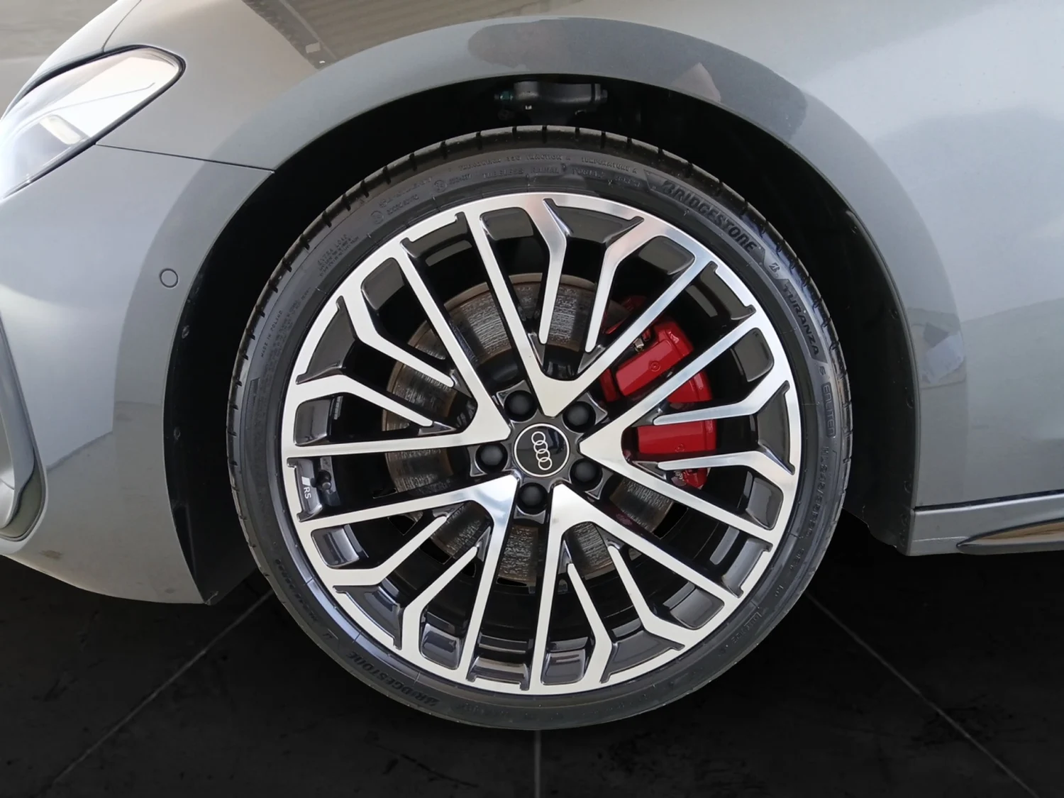 Bild eines Audi A5 Avant e-hybrid quattro 270 kW