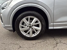 Audi Q2 35 TFSI advanced in L5 Florettsilber Metallic