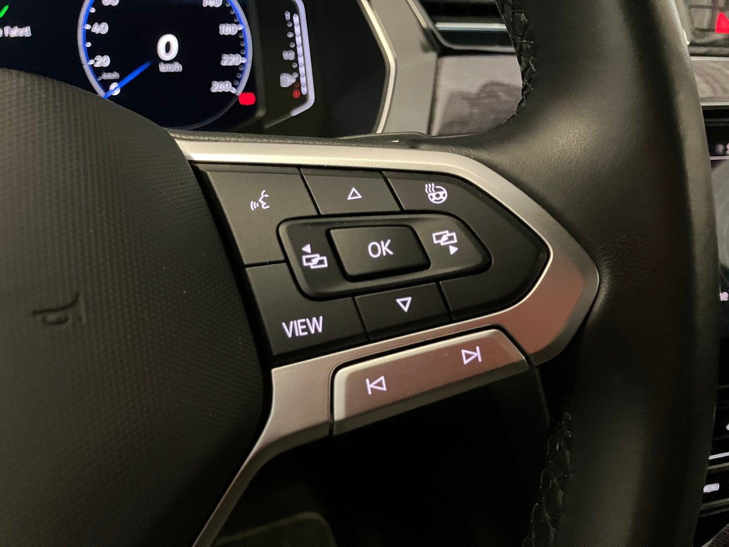 VW Passat Variant Elegance TDI DSG | Bild 18 von 39