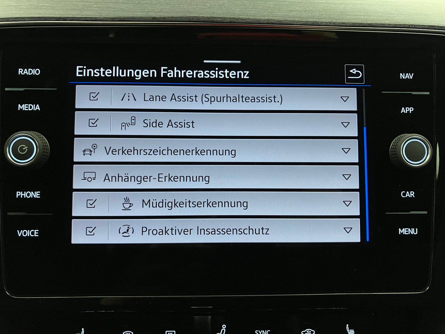 VW Passat Variant Elegance TDI DSG | Bild 25 von 39