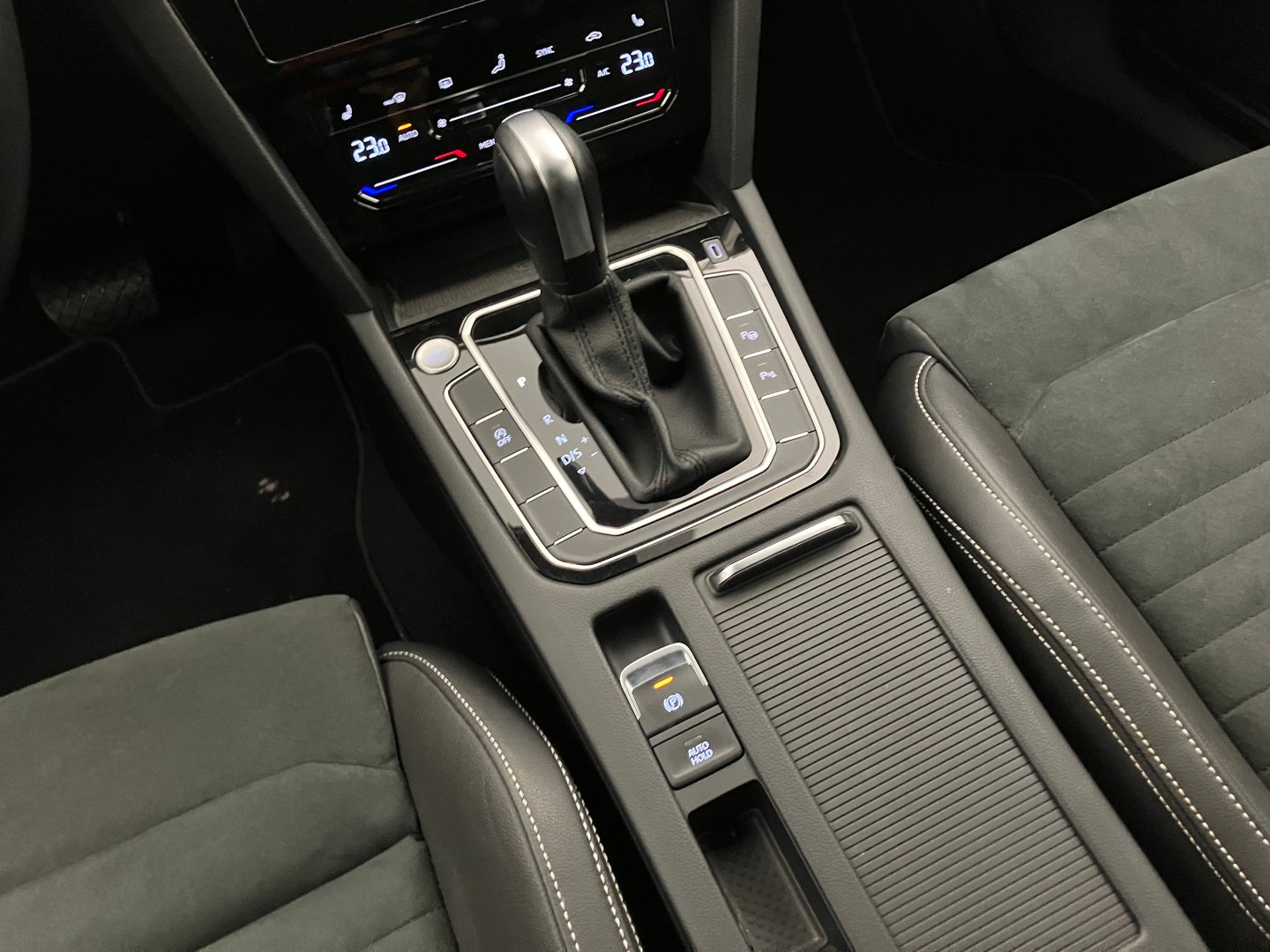 VW Passat Variant Elegance TDI DSG | Bild 27 von 39