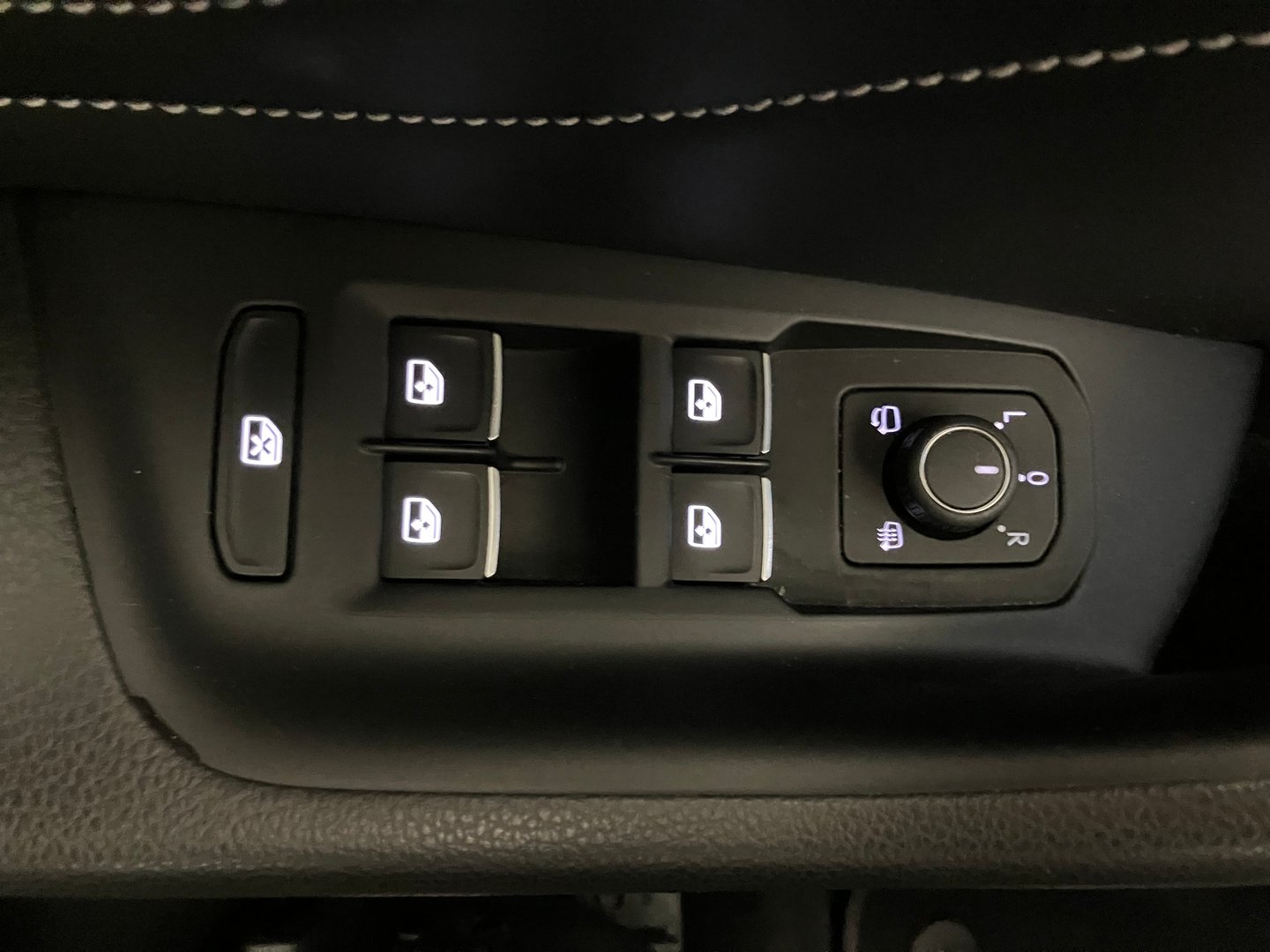 VW Passat Variant Elegance TDI DSG | Bild 11 von 39