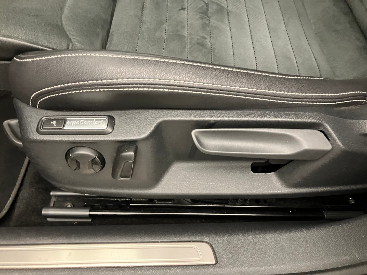 VW Passat Variant Elegance TDI DSG | Bild 28 von 39