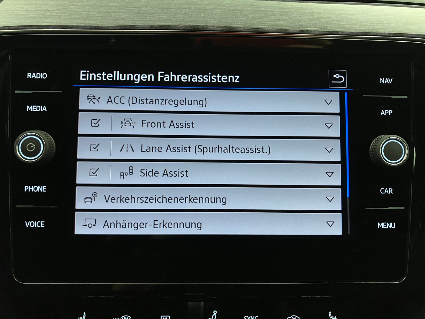 VW Passat Variant Elegance TDI DSG | Bild 23 von 39