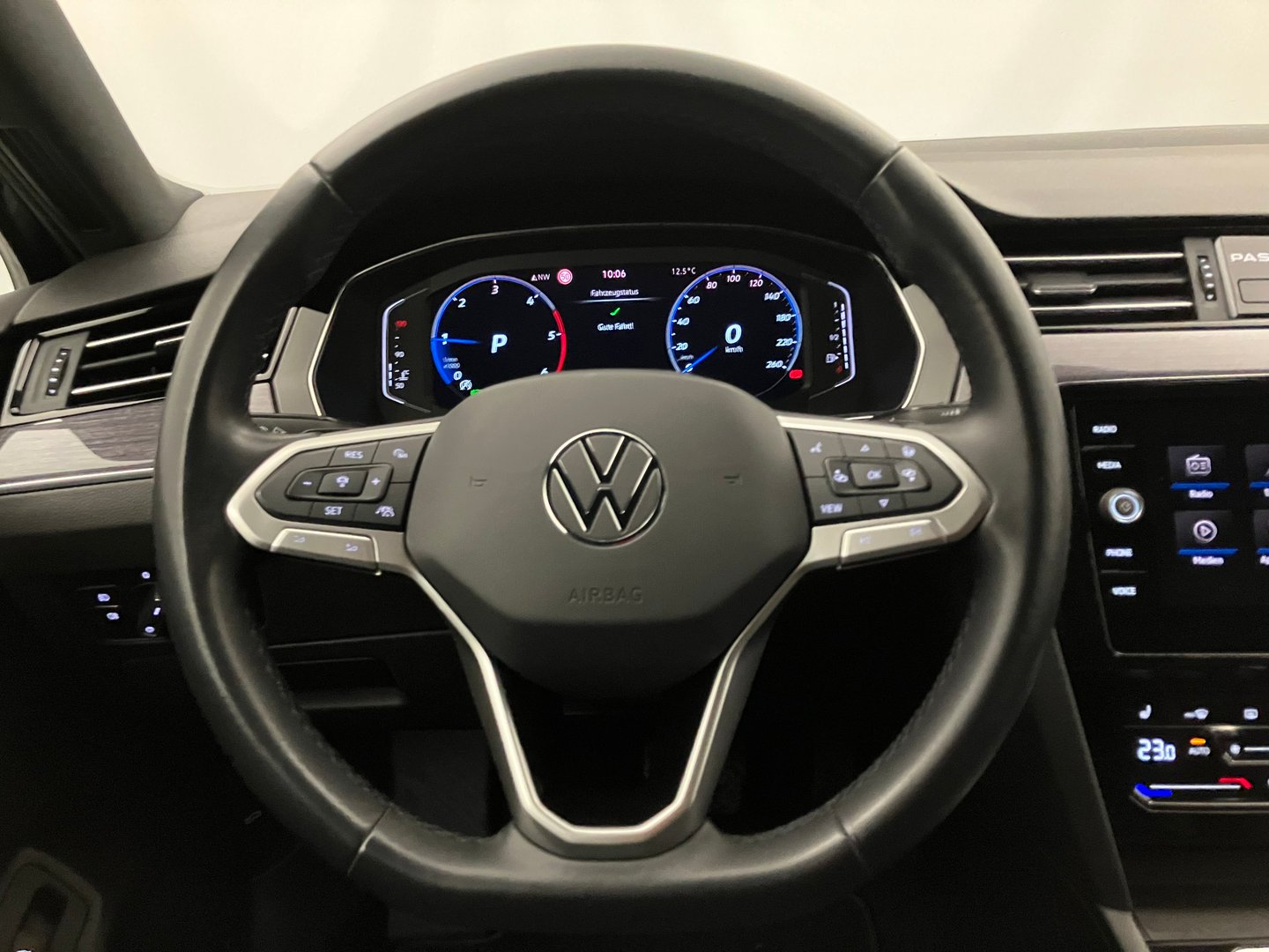 VW Passat Variant Elegance TDI DSG | Bild 15 von 39