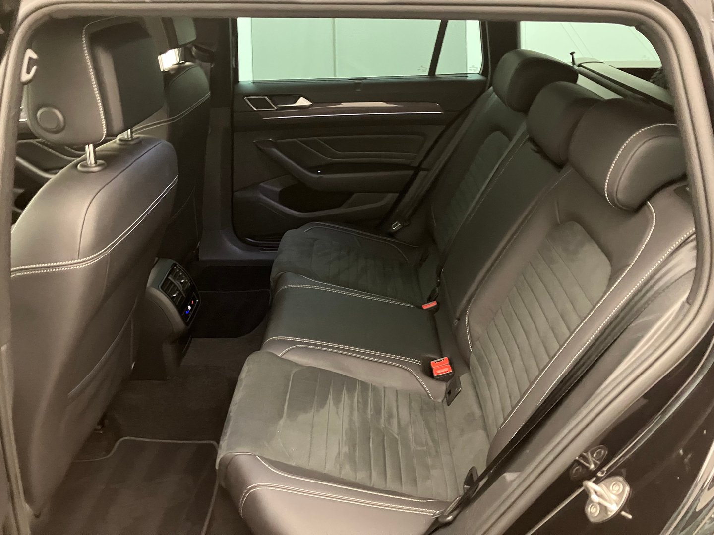 VW Passat Variant Elegance TDI DSG | Bild 29 von 39