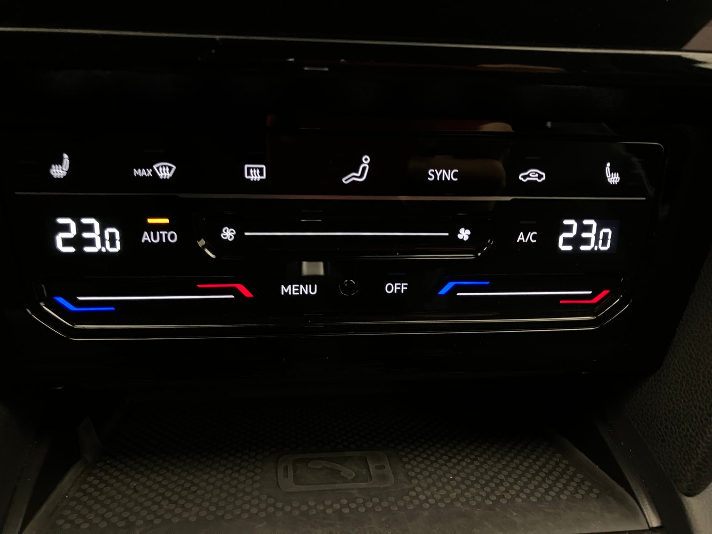 VW Passat Variant Elegance TDI DSG | Bild 26 von 39