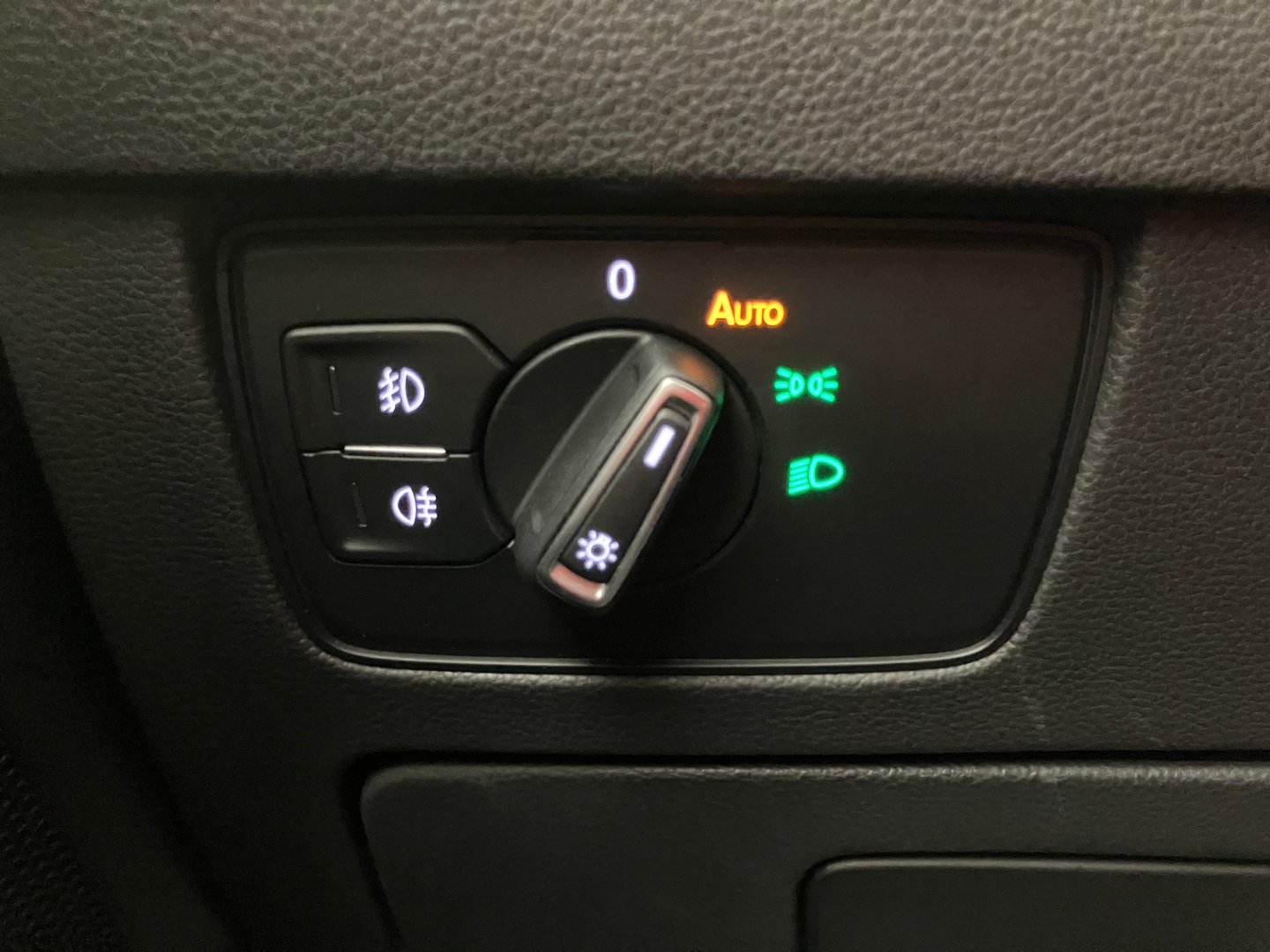 VW Passat Variant Elegance TDI DSG | Bild 12 von 39