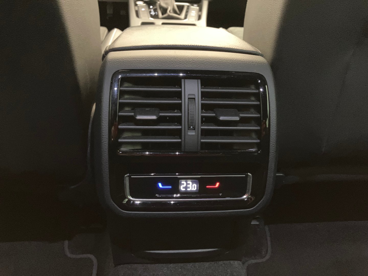 VW Passat Variant Elegance TDI DSG | Bild 30 von 39