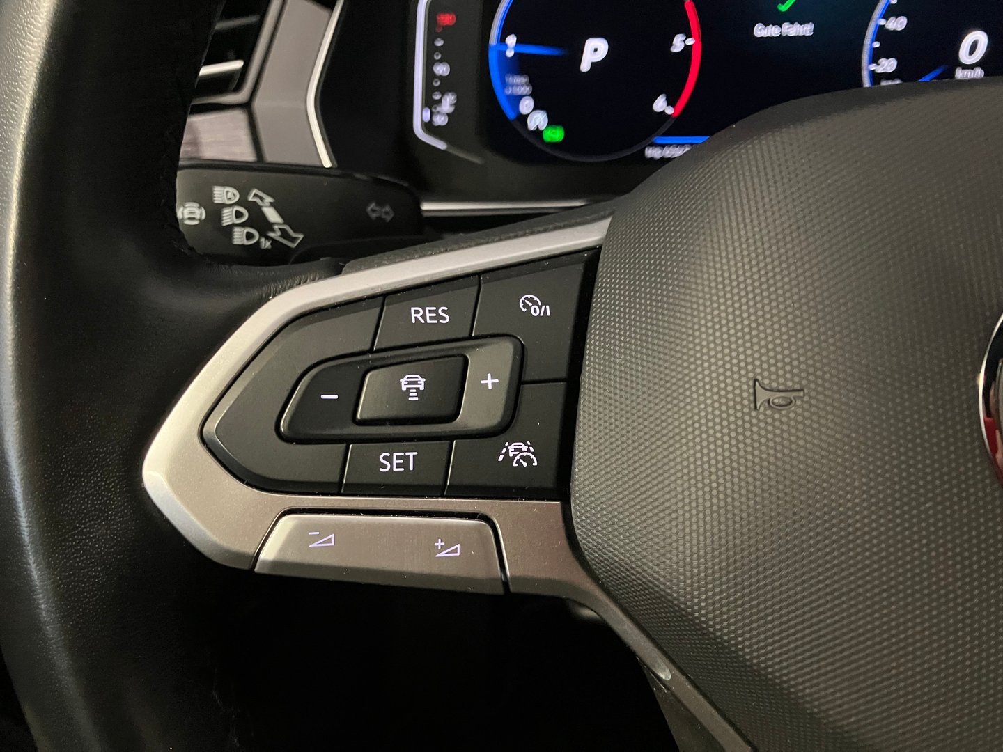 VW Passat Variant Elegance TDI DSG | Bild 17 von 39